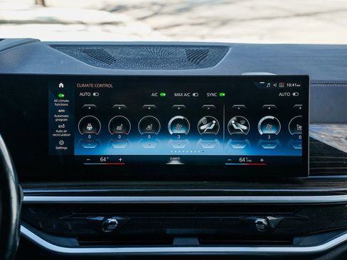 Used 2023 BMW X7 xDrive40i w/ M Sport Package AWD/4WD image 13