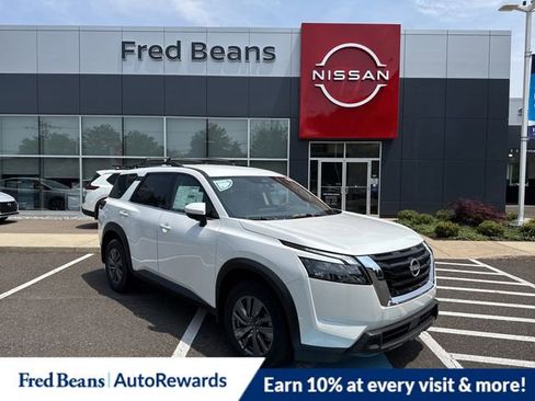 New 2025 Nissan Pathfinder SV image 1