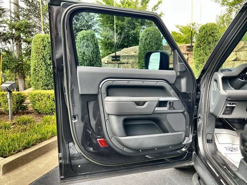 Certified 2023 Land Rover Defender 90 X-Dynamic SE AWD/4WD image 17