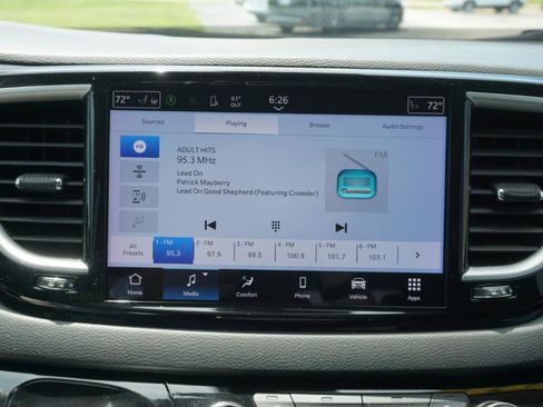 Used 2023 Chrysler Pacifica Touring-L FWD image 12