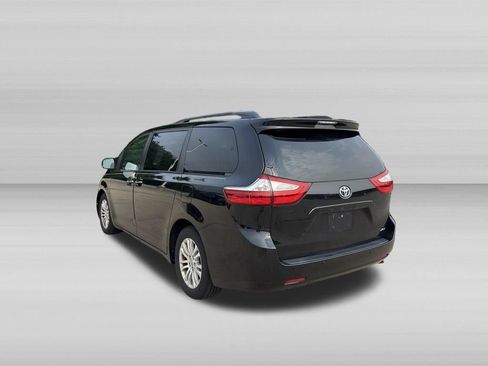 Used 2015 Toyota Sienna XLE w/ XLE Navigation Package FWD image 6