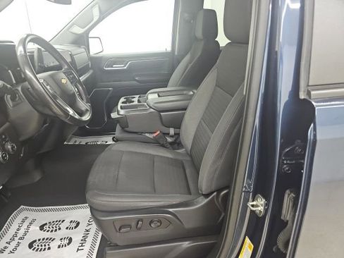Used 2022 Chevrolet Silverado 1500 LT AWD/4WD image 2
