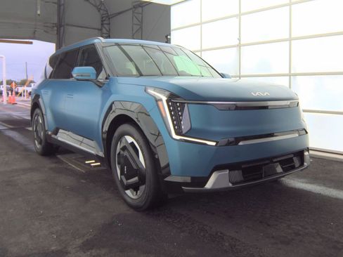 Used 2024 Kia EV9 Land AWD/4WD image 4