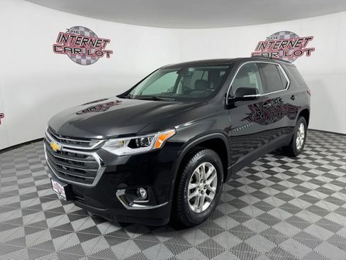 Used 2020 Chevrolet Traverse LT w/ LPO, Black Accent Package AWD/4WD image 3