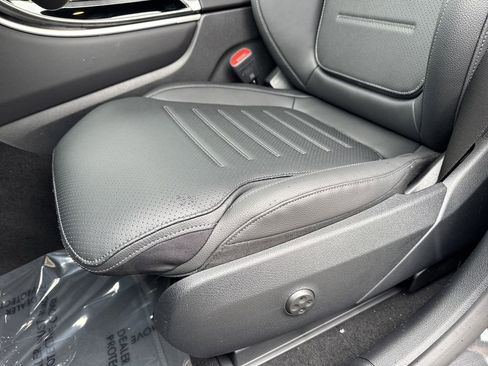 New 2025 Mercedes-Benz GLC 300 image 16