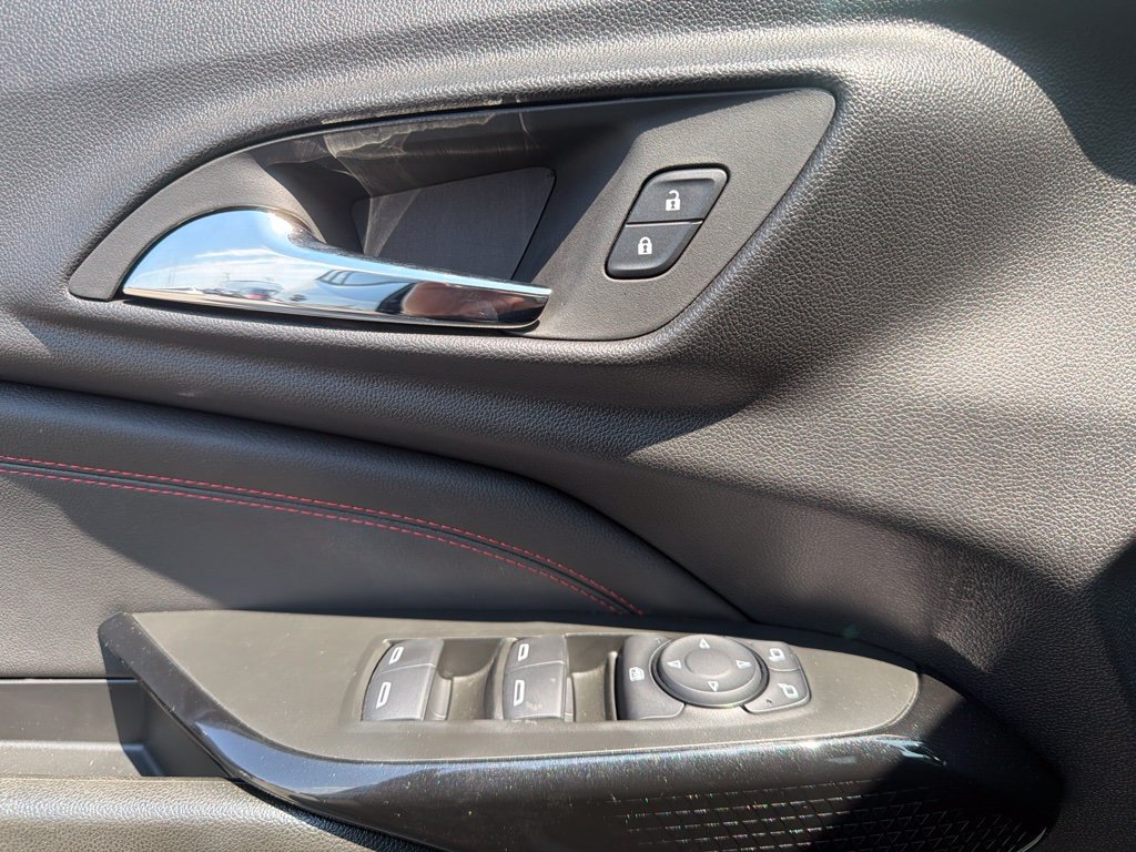 Used 2026 Chevrolet Trax RS w/ Sunroof Package FWD image 4
