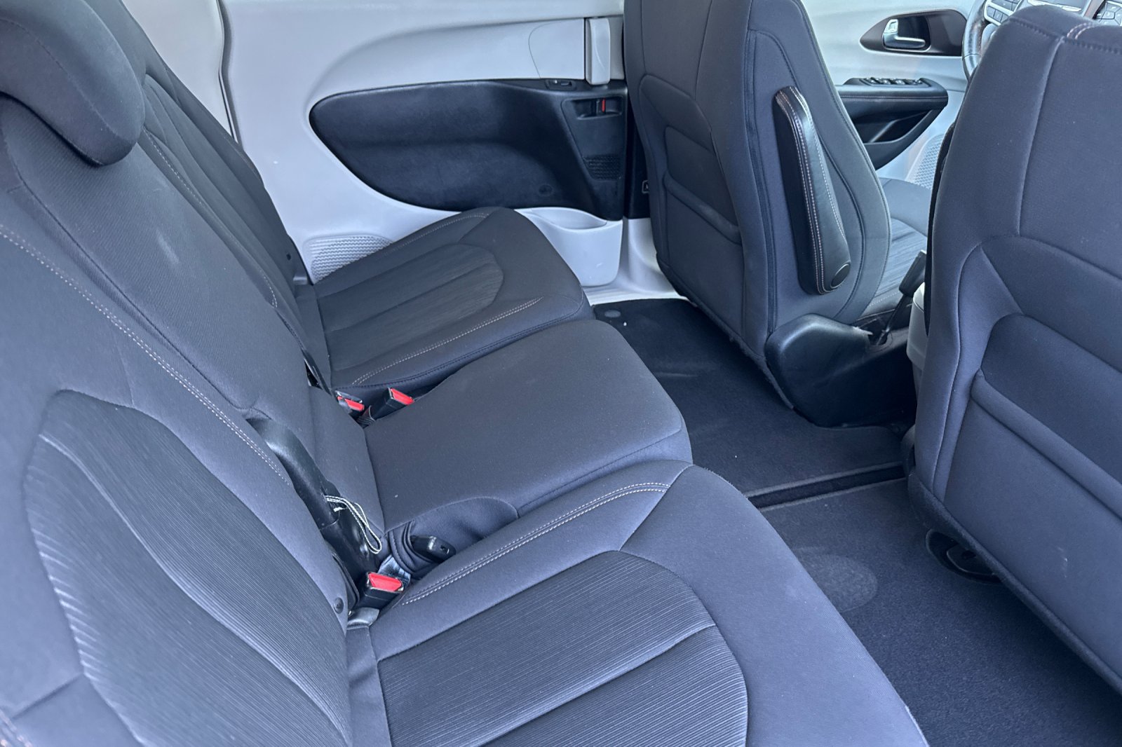 Used 2019 Chrysler Pacifica Touring Plus w/ Advanced Safetytec Group FWD image 18