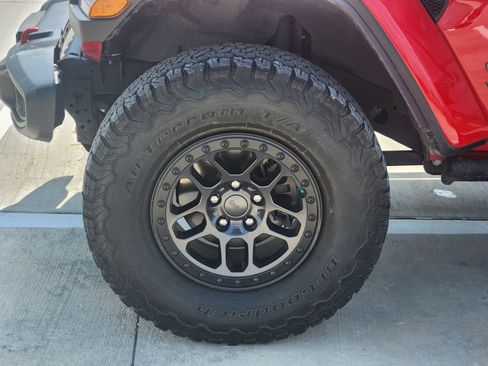 Used 2021 Jeep Wrangler Unlimited Rubicon w/ Xtreme Recon 35" Tire Package AWD/4WD image 11