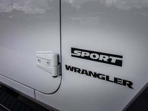 Used 2016 Jeep Wrangler Sport w/ Quick Order Package 24S AWD/4WD image 4