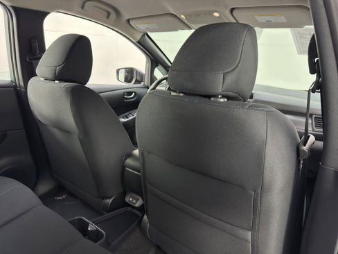 Used 2025 Nissan Leaf S image 30