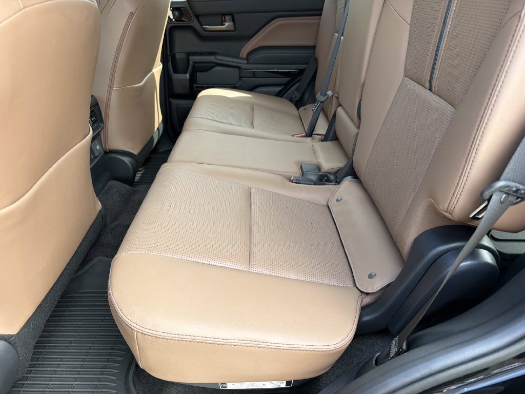 Used 2025 Toyota 4Runner Limited AWD/4WD image 11