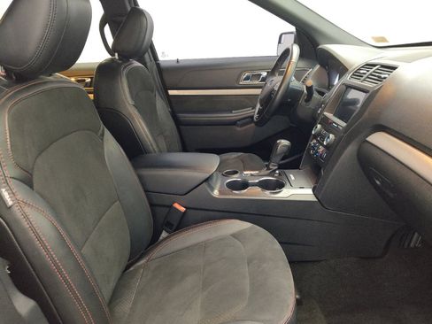 Used 2018 Ford Explorer XLT w/ Equipment Group 202A FWD image 21