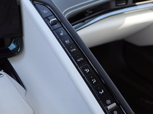 Certified 2025 Chevrolet Corvette E-Ray AWD/4WD image 20