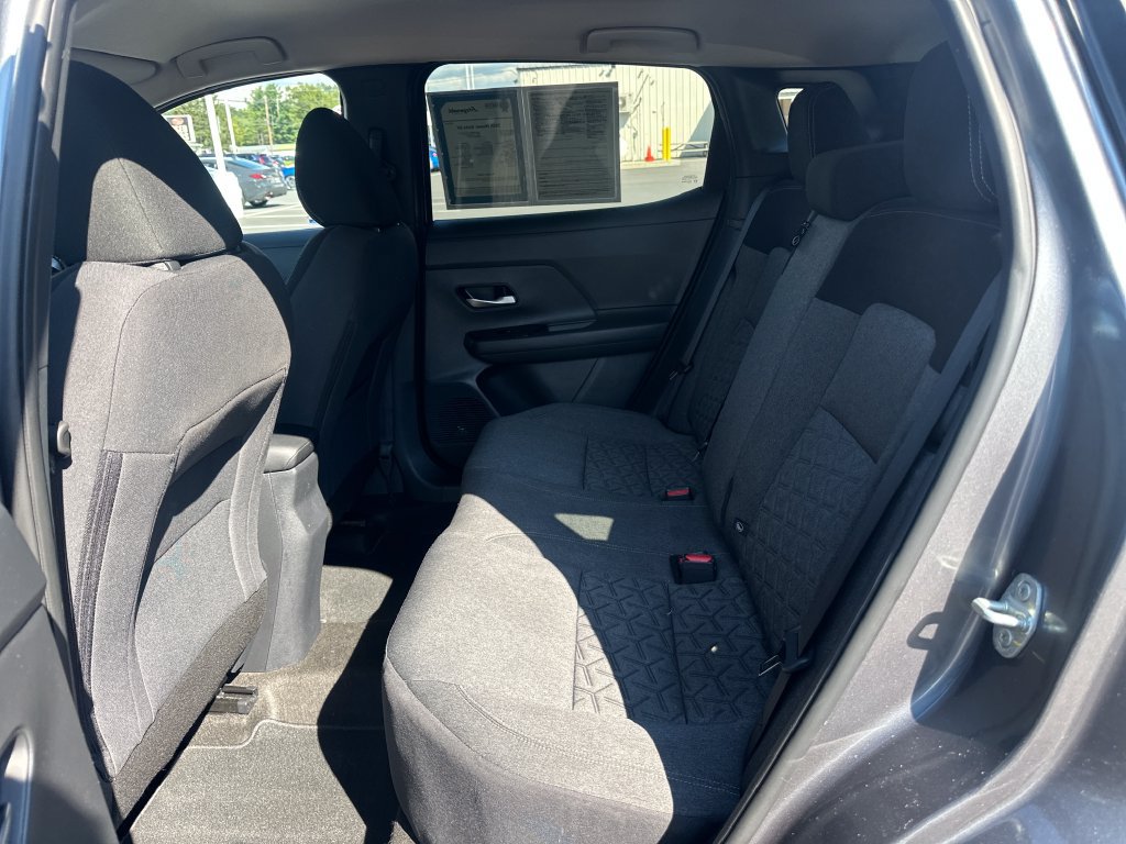 Used 2025 Nissan Kicks SV AWD/4WD image 17