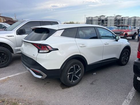 Used 2023 Kia Sportage LX image 9