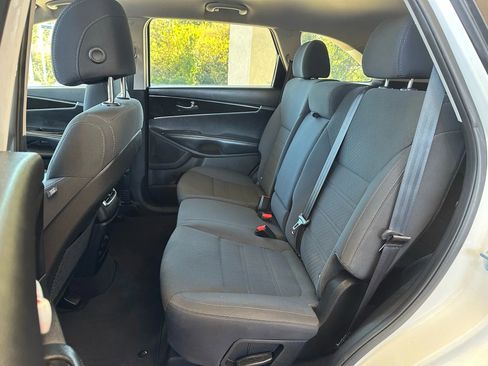 Used 2017 Kia Sorento LX Sport Utility 4D image 23