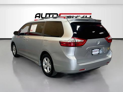 Used 2019 Toyota Sienna LE FWD image 5