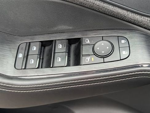 Used 2023 Nissan Rogue SV FWD image 15