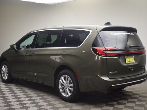 New 2027 Chrysler Pacifica Select AWD/4WD image 11