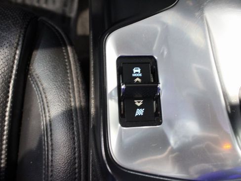 Used 2018 Jaguar E-PACE S image 25