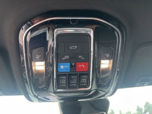 Certified 2023 Jeep Grand Cherokee Overland w/ Luxury Tech Group IV AWD/4WD image 29