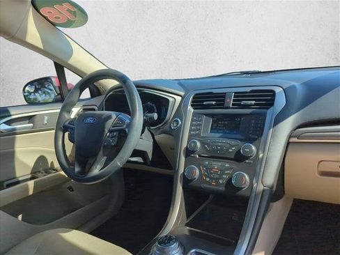 Used 2018 Ford Fusion SE FWD image 25