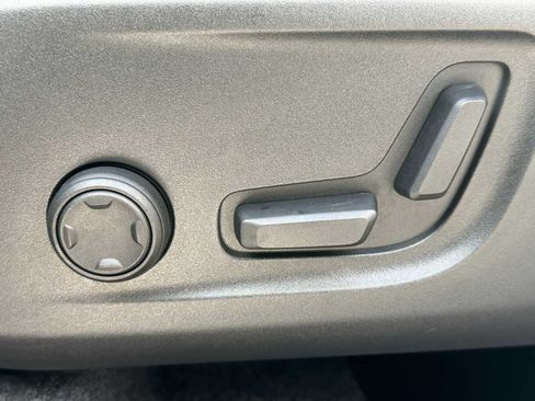 Used 2025 Volvo XC40 B5 Plus w/ Protection Package Premier image 22