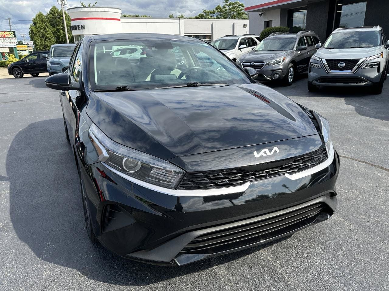 Used 2023 Kia Forte LXS w/ LXS Technology Package FWD image 4