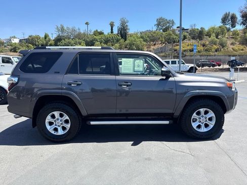 Used 2021 Toyota 4Runner SR5 AWD/4WD image 10