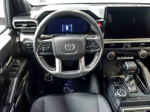 Used 2025 Toyota Tacoma TRD Off-Road AWD/4WD image 16