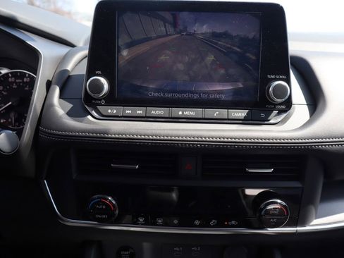 Certified 2025 Nissan Rogue SV image 20