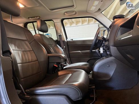 Used 2017 Jeep Patriot High Altitude AWD/4WD image 10
