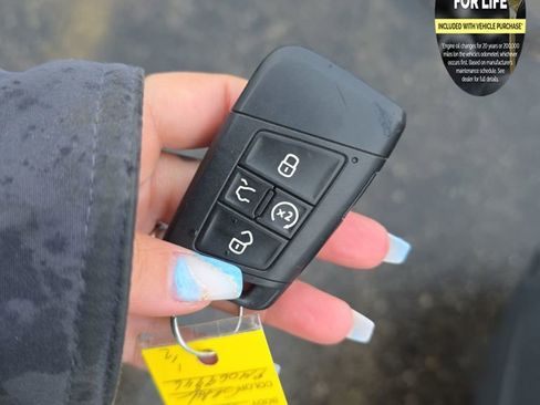 Used 2023 Volkswagen Tiguan SE image 33