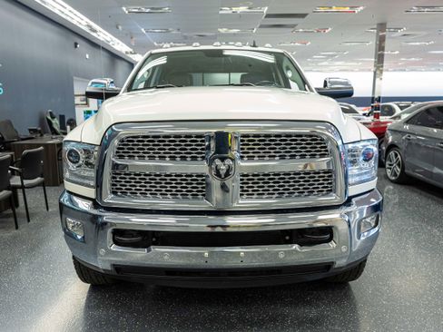 Used 2018 RAM 3500 Laramie w/ Cold Weather Group AWD/4WD image 2