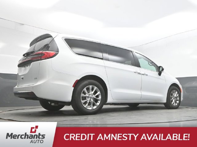 Used 2023 Chrysler Pacifica Touring-L AWD/4WD image 40