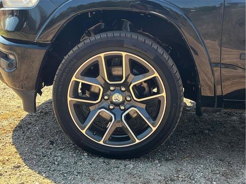 Used 2019 RAM 1500 Laramie AWD/4WD image 4