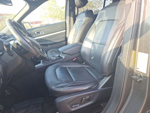 Used 2017 Ford Explorer XLT w/ Equipment Group 202A image 15