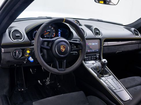 Used 2020 Porsche 718 Cayman GT4 image 11
