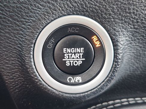 Used 2022 Dodge Challenger SXT RWD image 20
