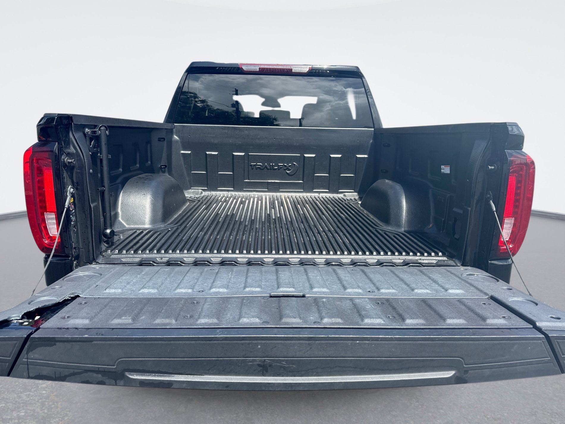 Used 2025 GMC Sierra 1500 SLT RWD image 13