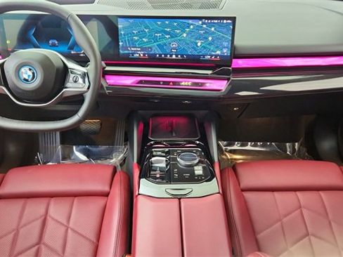 Used 2024 BMW i5 eDrive40i w/ Premium Package image 86