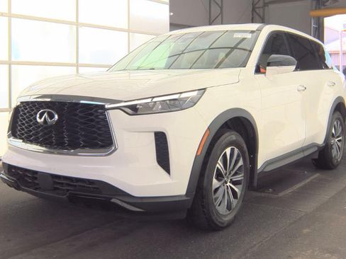 Certified 2023 INFINITI QX60 Pure FWD image 3