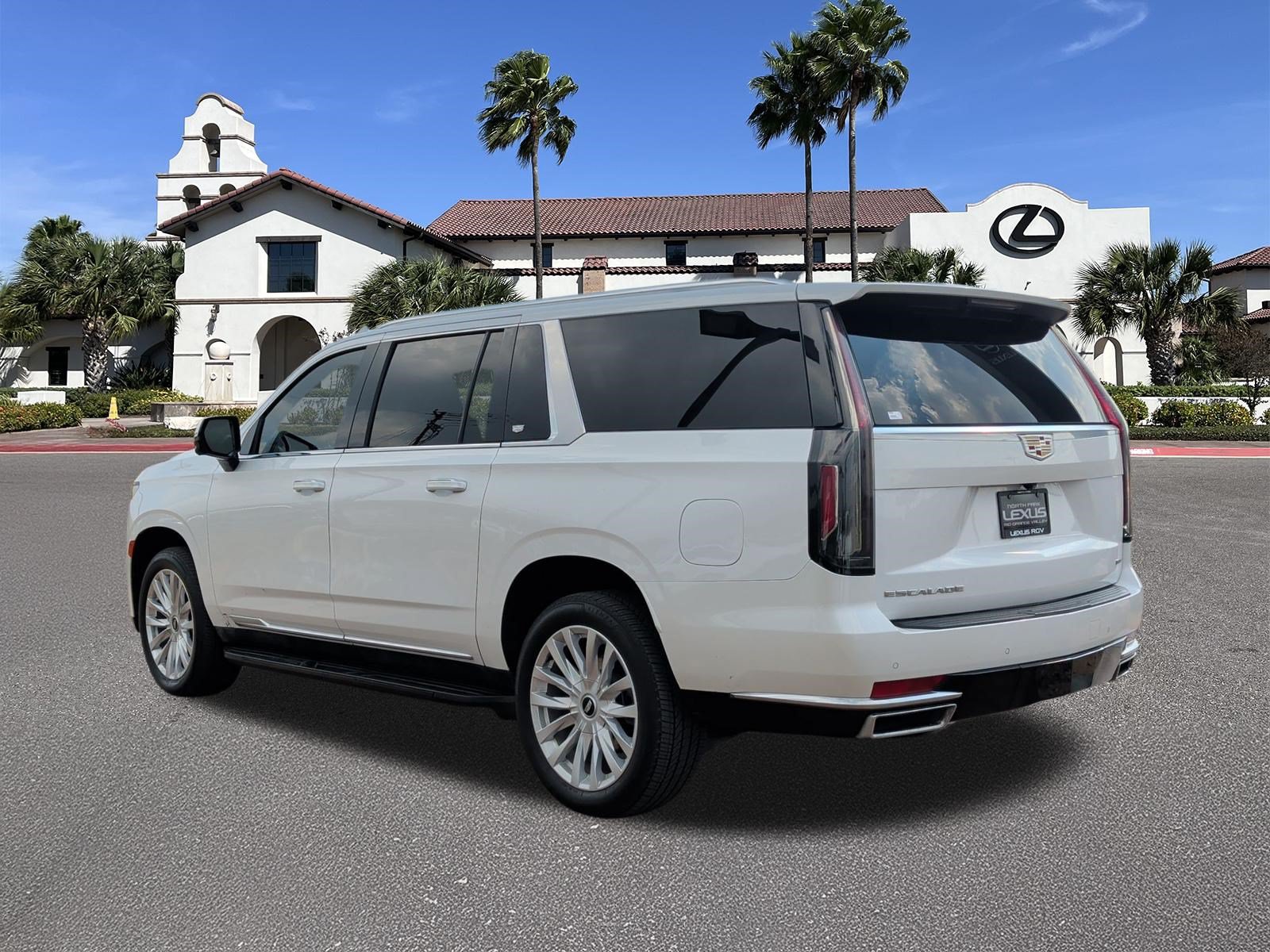 Used 2023 Cadillac Escalade ESV Luxury RWD image 4