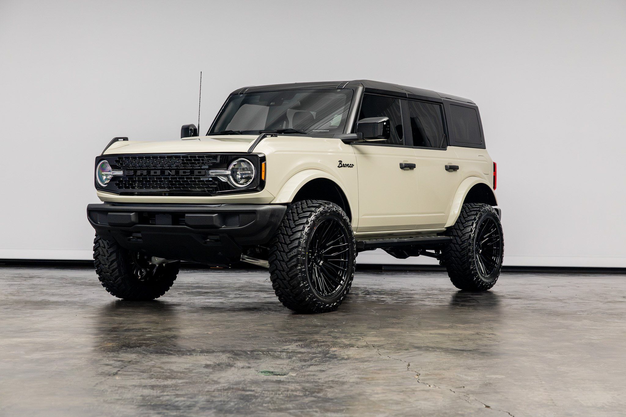 Used 2025 Ford Bronco Outer Banks AWD/4WD image 7