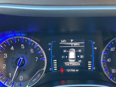 Used 2017 Chrysler Pacifica Touring-L image 57