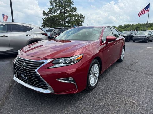Used 2017 Lexus ES 350 w/ Premium Package FWD image 2