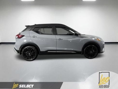 Used 2023 Nissan Kicks SR w/ SR Premium Package FWD image 5