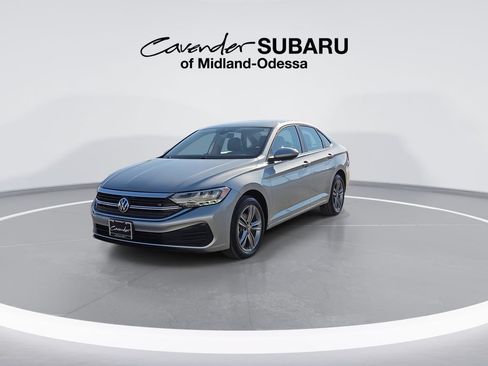 Used 2024 Volkswagen Jetta SE FWD image 4