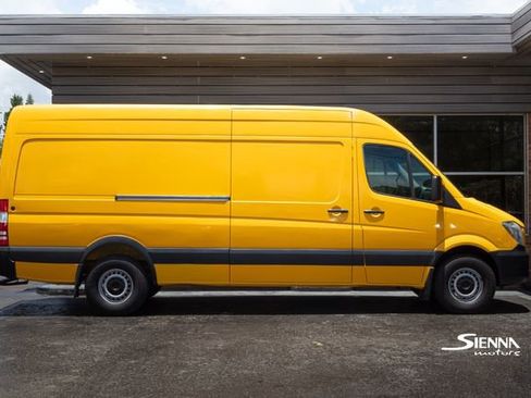 Used 2014 Freightliner Sprinter 2500 image 3