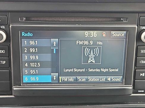 Used 2018 Toyota Tacoma SR image 12